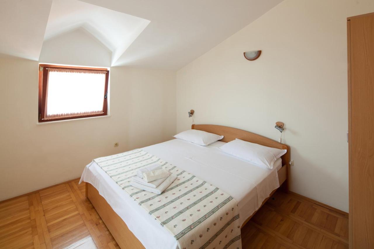 Apartments By The Sea Bilo, Primosten - 4191 Εξωτερικό φωτογραφία