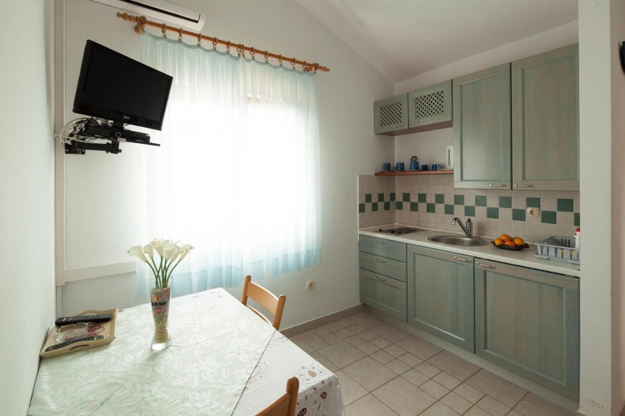 Apartments By The Sea Bilo, Primosten - 4191 Εξωτερικό φωτογραφία